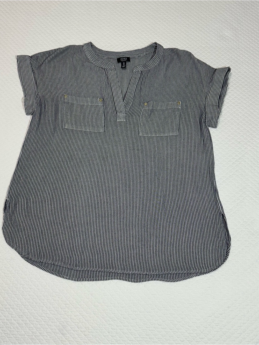 Jones New York Black and White Pinstriped Split-Neck Short Sleeve Blouse